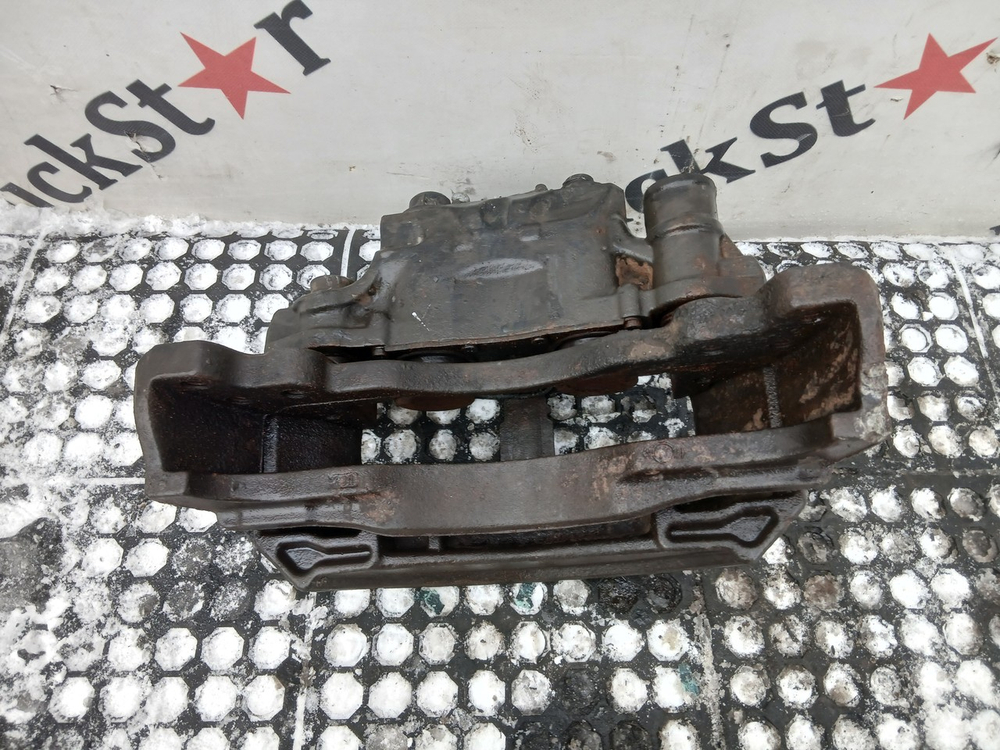 Суппорт передний левый 2018г.