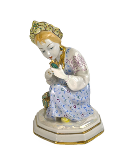 Фарфоровая статуэтка "Малахитовая шкатулка" ЛЗФИ