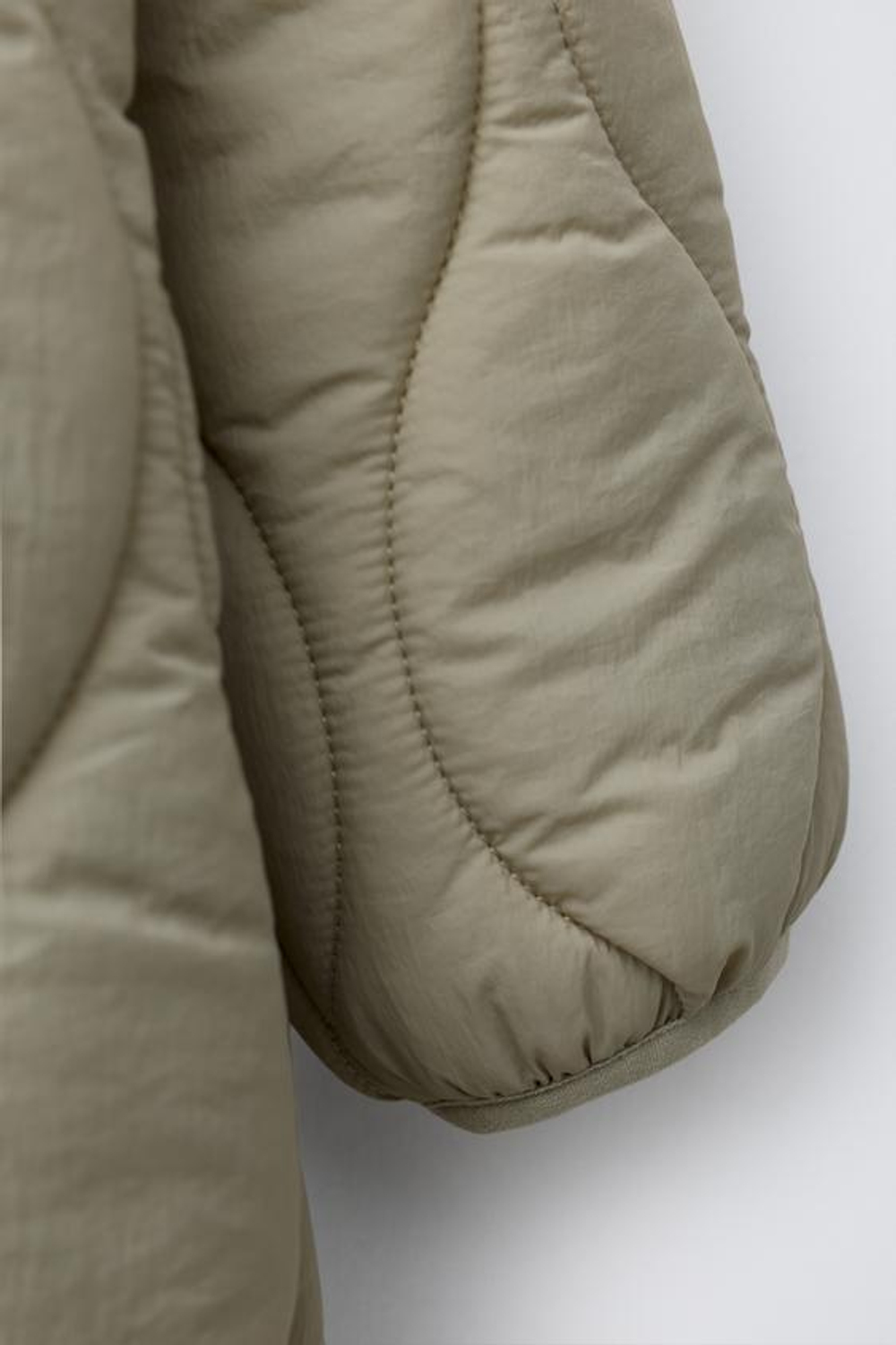 ZARA ДЛИННЫЙ СТЕГАНЫЙ КОМБИНЕЗОН, СВЕТЛО-ЗЕЛЕНЫЙ