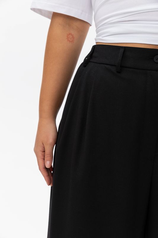 Брюки с защипами Палаццо; черный