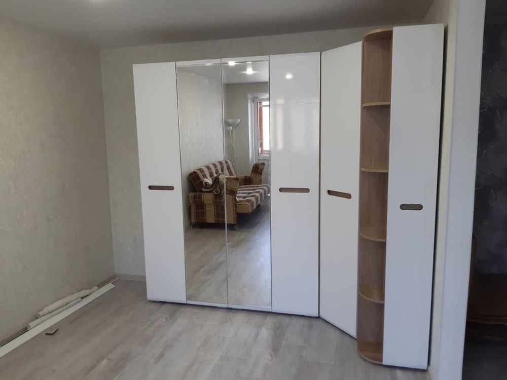 Наоми Шкаф с зеркалом ШК-22