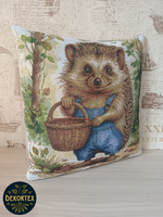 Декоративный гобеленовый чехол для интерьерной подушки Ежик Женя 38*38