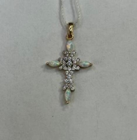 Подвеска из золота с опалами