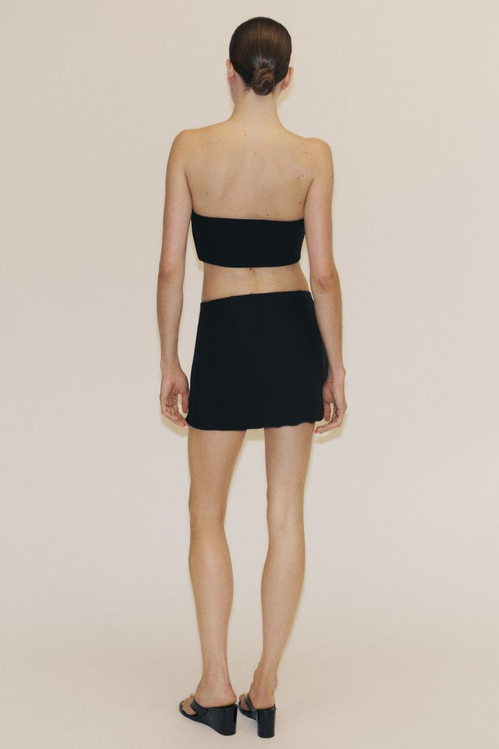 ZARA УКОРОЧЕННЫЙ ТОП С УКРАШЕНИЯМИ, ЧЕРНЫЙ