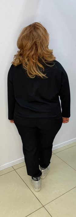 Черные брюки на резинке с бело-красным принтом