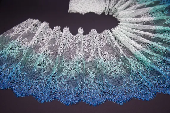 01-57 Кружево шантильи 23 см, ментол/синий