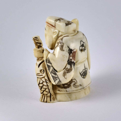 Нэцкэ Дзюродзин со священным капром и тесаком