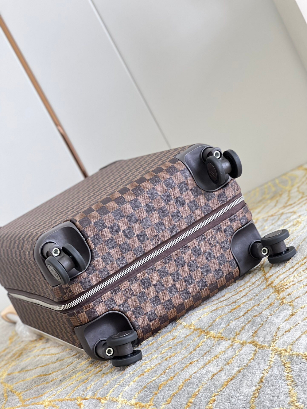 Louis Vuitton Horizon 55