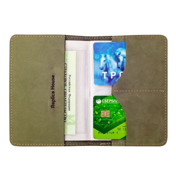 Предметное фото аксессуара Лиса из светло-зеленого нубука, вид с установленными в обложку документами.