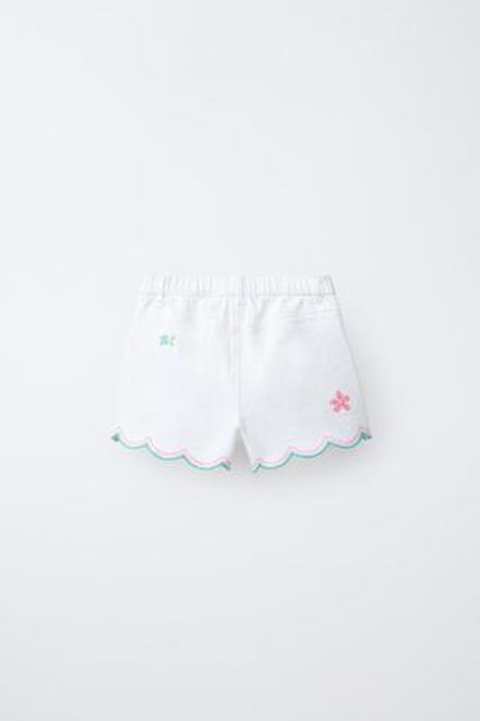 ZARA БЕРМУДЫ ИЗ ТВИЛА С ВЫШИВКОЙ КРЕСТИКОМ, БЕЛЫЙ