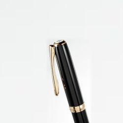 Перьевая ручка Diplomat Excellence A2 black lacquer gold F (D40203023) 1