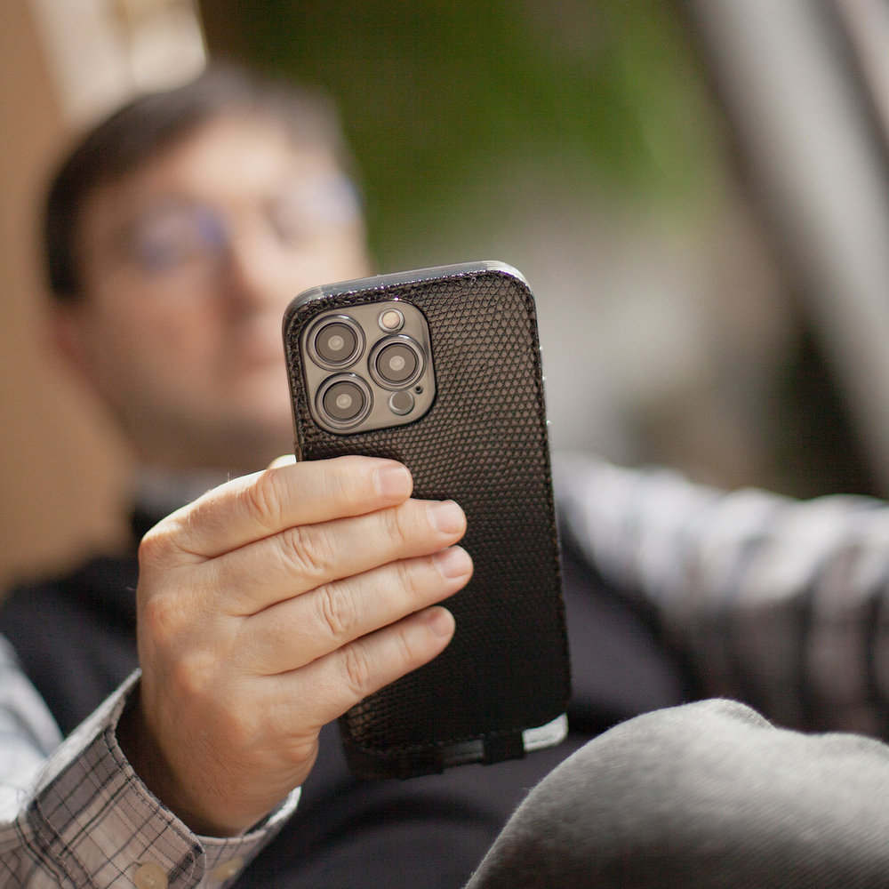 Чехол для iPhone 15 Pro Max из кожи ящерицы, черного цвета