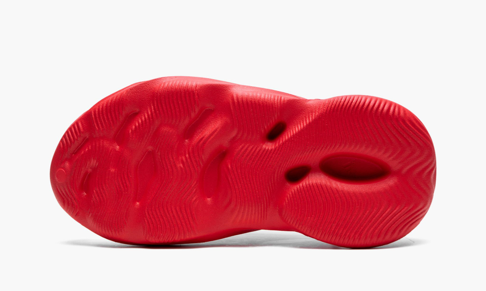 Yeezy Foam RNNR "Vermillion"