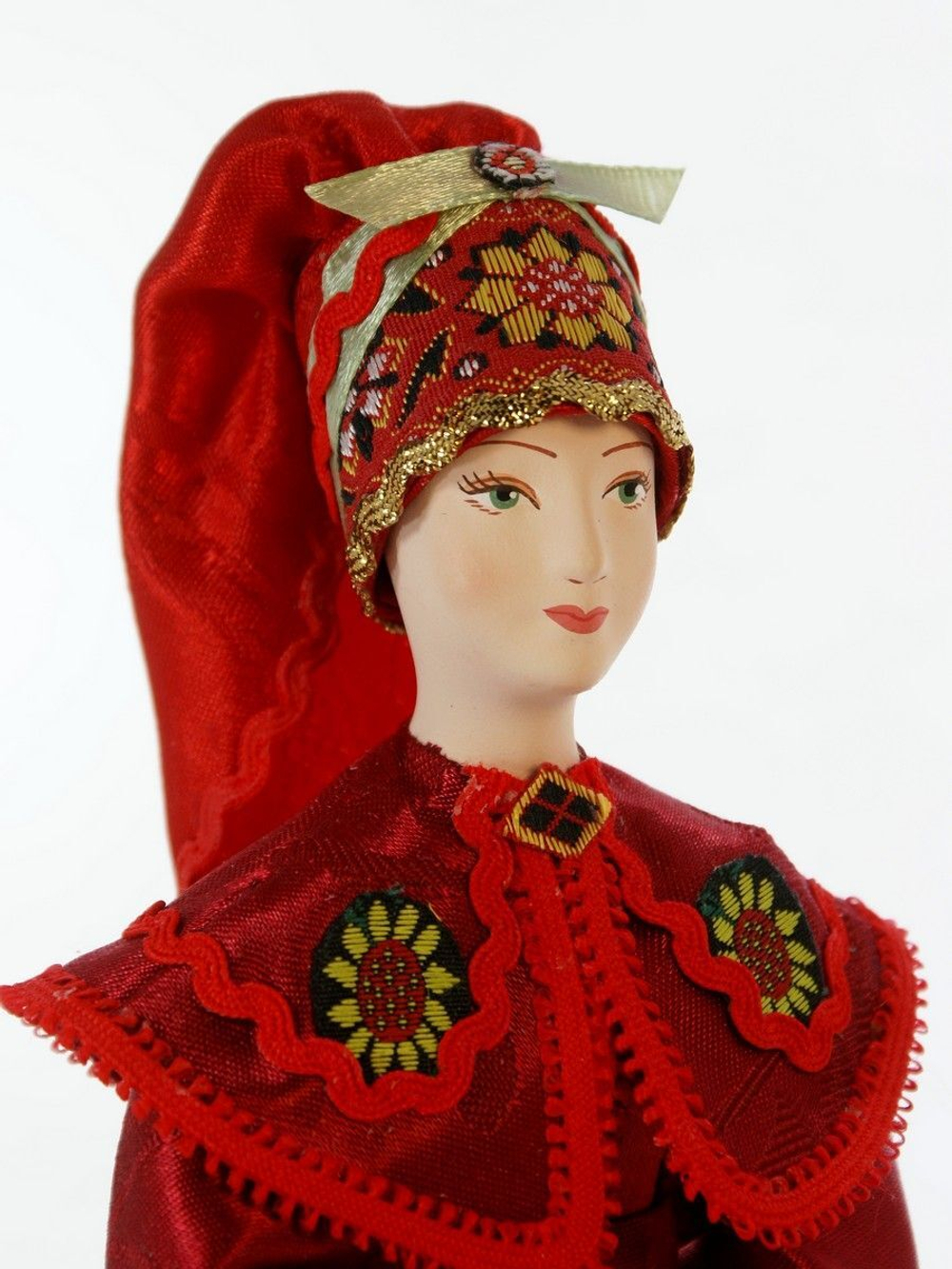 Кукла фарфоровая Украинка в праздничном костюме Киевской губернии