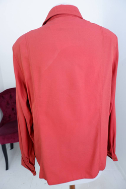 Рубашка такая красивая по цвету и дизайну, который кроется в мелочах, 48 размер