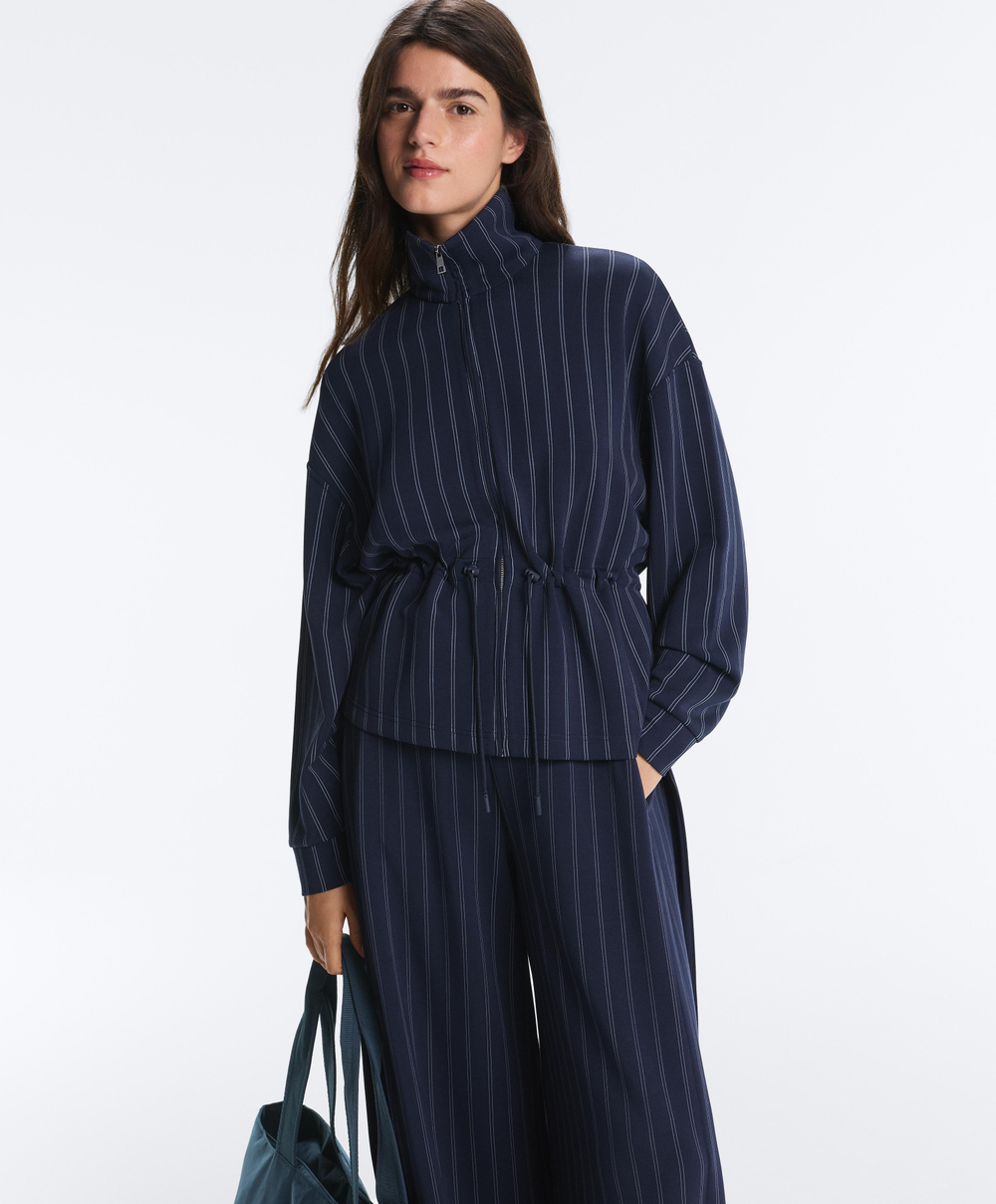 Oysho Мягкая куртка с регулируемой талией и высоким воротником, синий