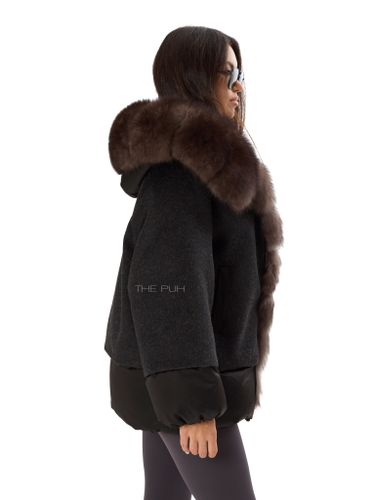 Комбинированный черный пуховик с мехом песца