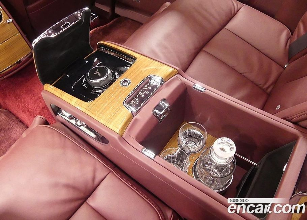 Rolls-Royce Phantom 6.7 EWB V12 (10.2023)