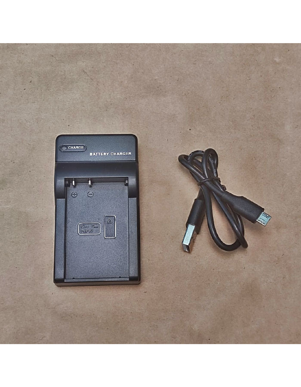 Зарядное устройство USB для Garmin Montana 6xx, Alpha 100 / 200 / 300 для аккумуляторов