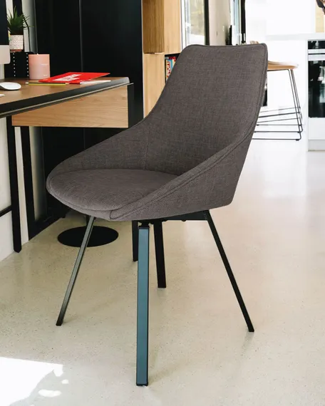 Крутящийся стул Haston темно-серый | La Forma | Испания | Купить в Hallberg.ru