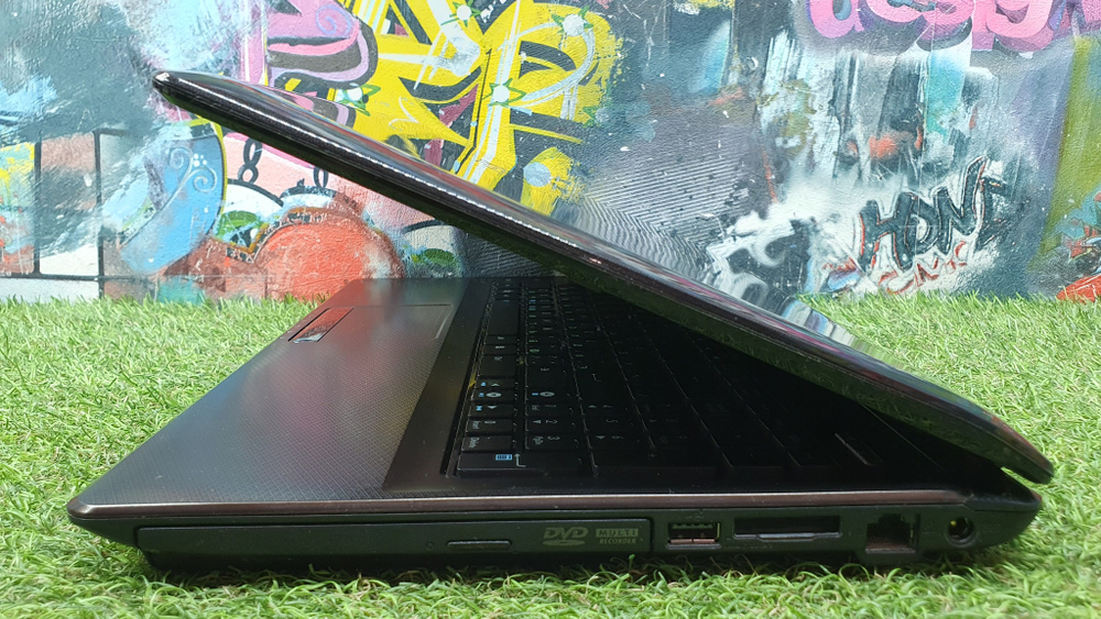 Ноутбук ASUS i3/4 Gb