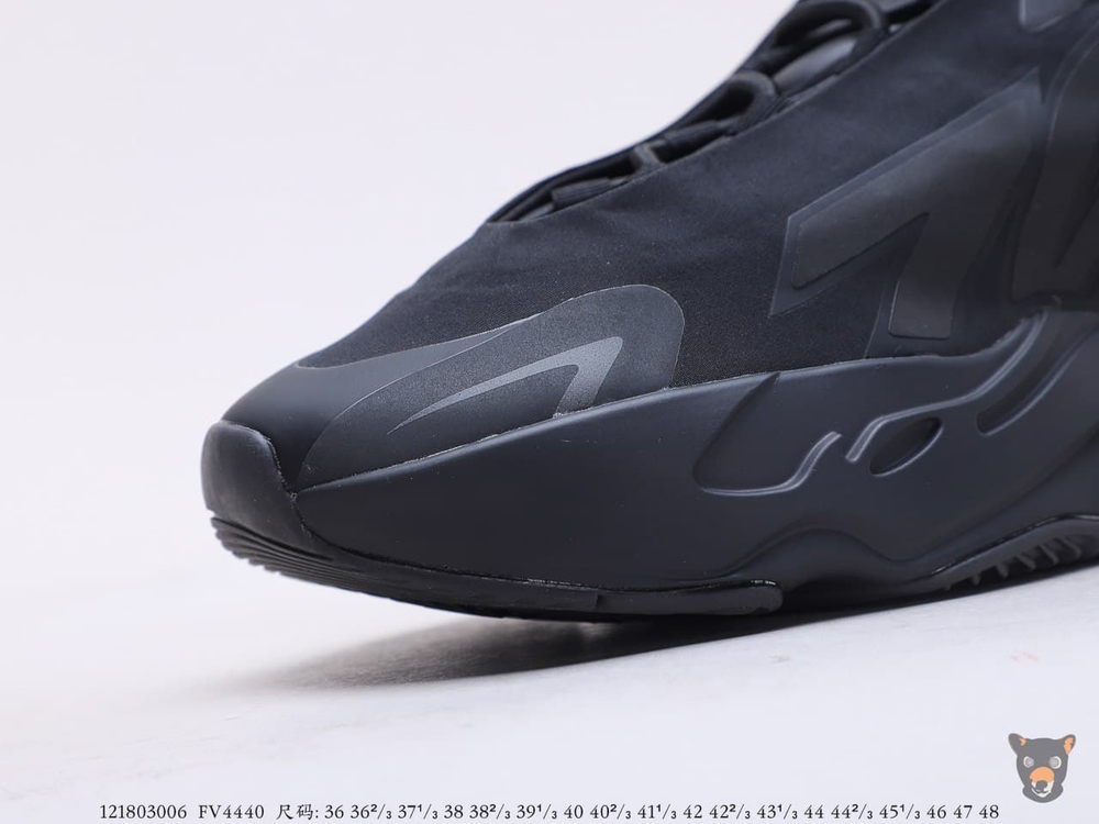 Кроссовки Yeezy Boost 700 MNVN "Triple Black"