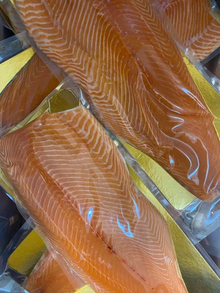 Как сохранить большой пласт лосося дома? Как сохранить большой пласт лосося дома?