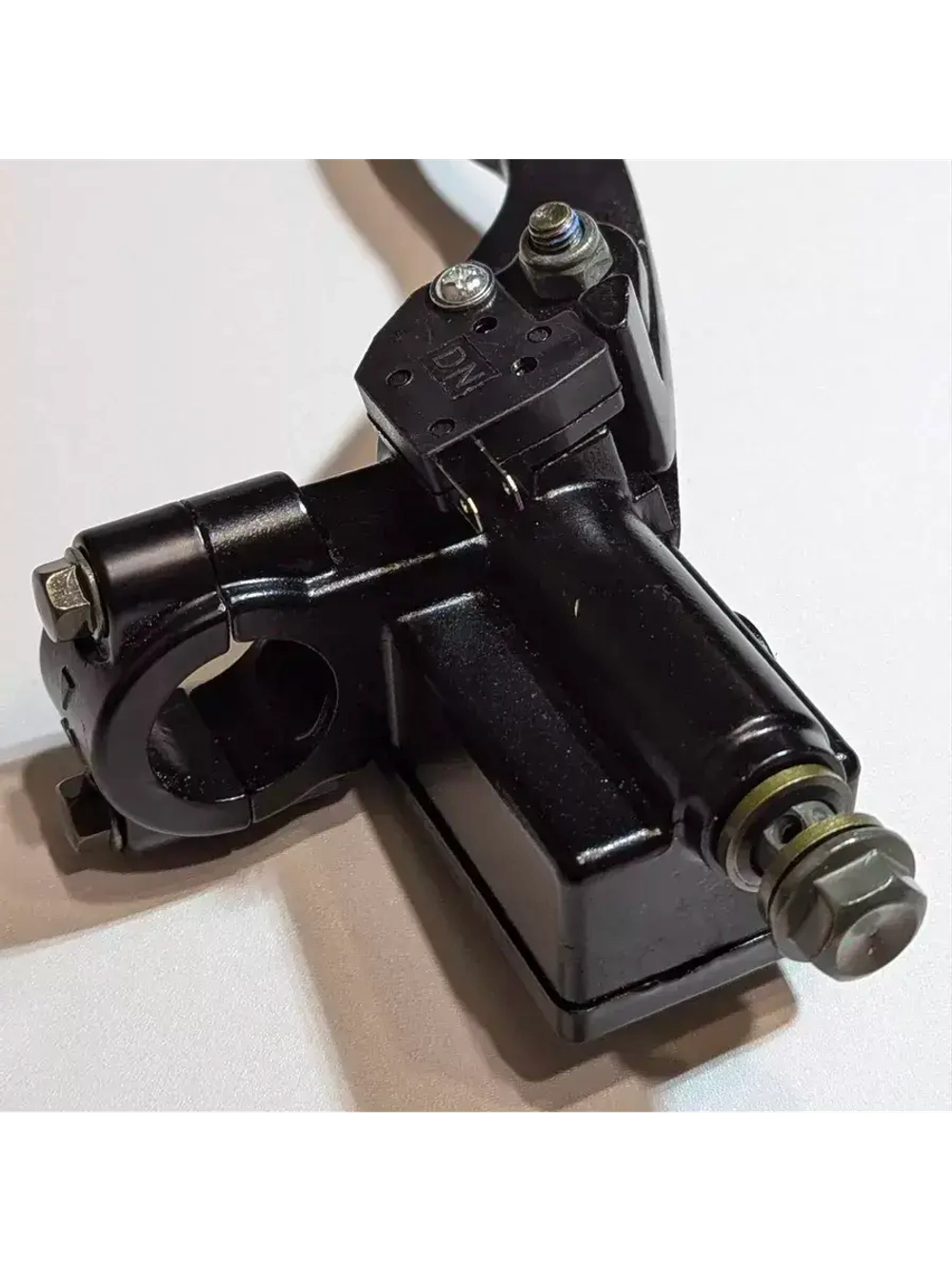 Главный тормозной цилиндр передний для мотоцикла с рычагом