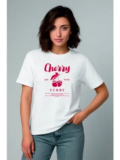 Белая футболка с вишней