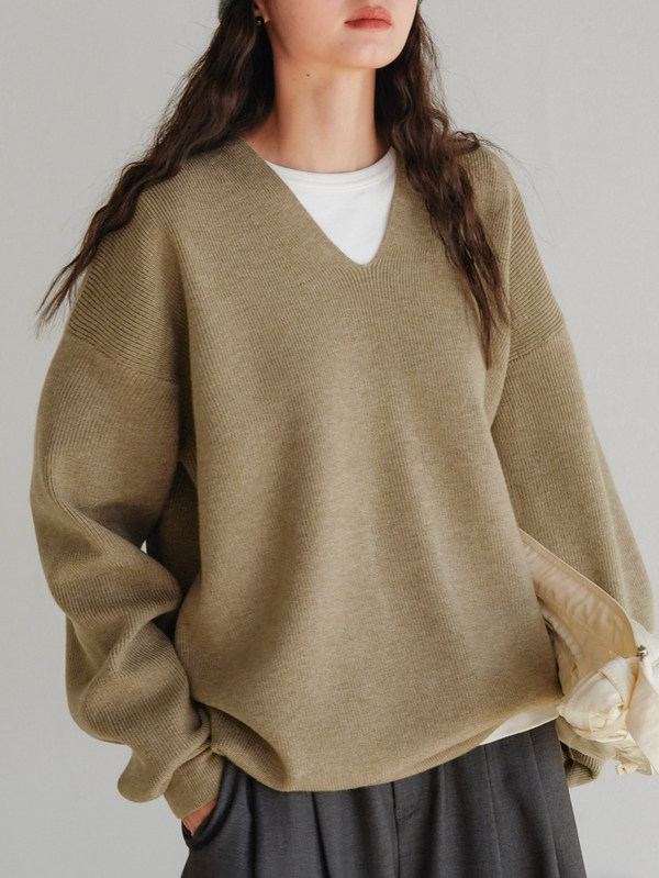 Свитер овсяного цвета в v-образным вырезом