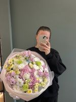 Букет сборный из гортензии, кустовой розы, маттиолы и диантусов