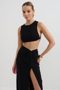 Топ укороченный с перекрутом из вискозы черного цвета