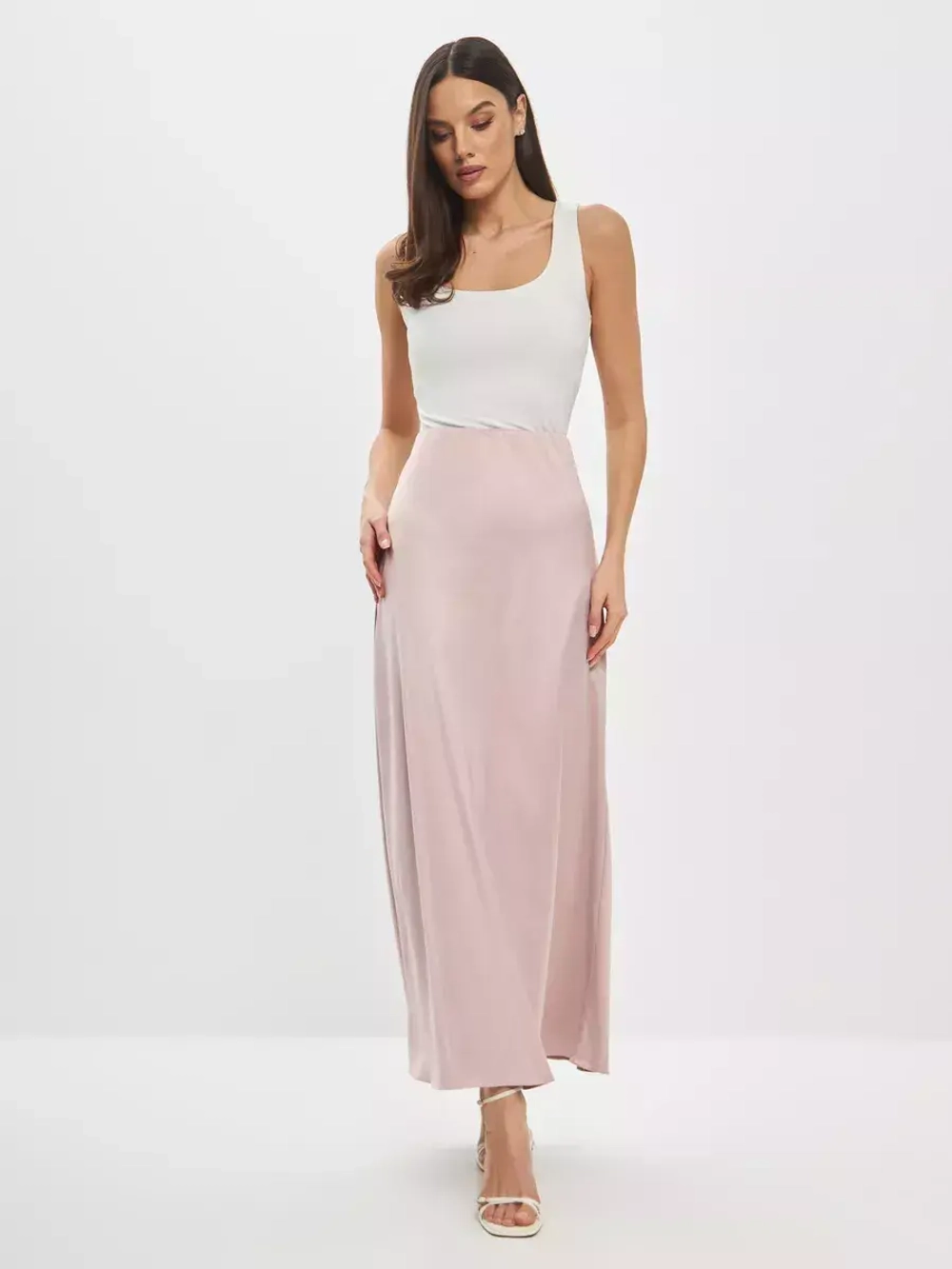 Пудровая юбка весенняя, атласная плотная