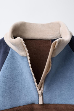 ZARA ТОЛСТОВКА ИЗ ПОЛАРФЛИСА В СТИЛЕ КОЛОР-БЛОК С НАШИВКОЙ, МОРСКОЙ СИНИЙ