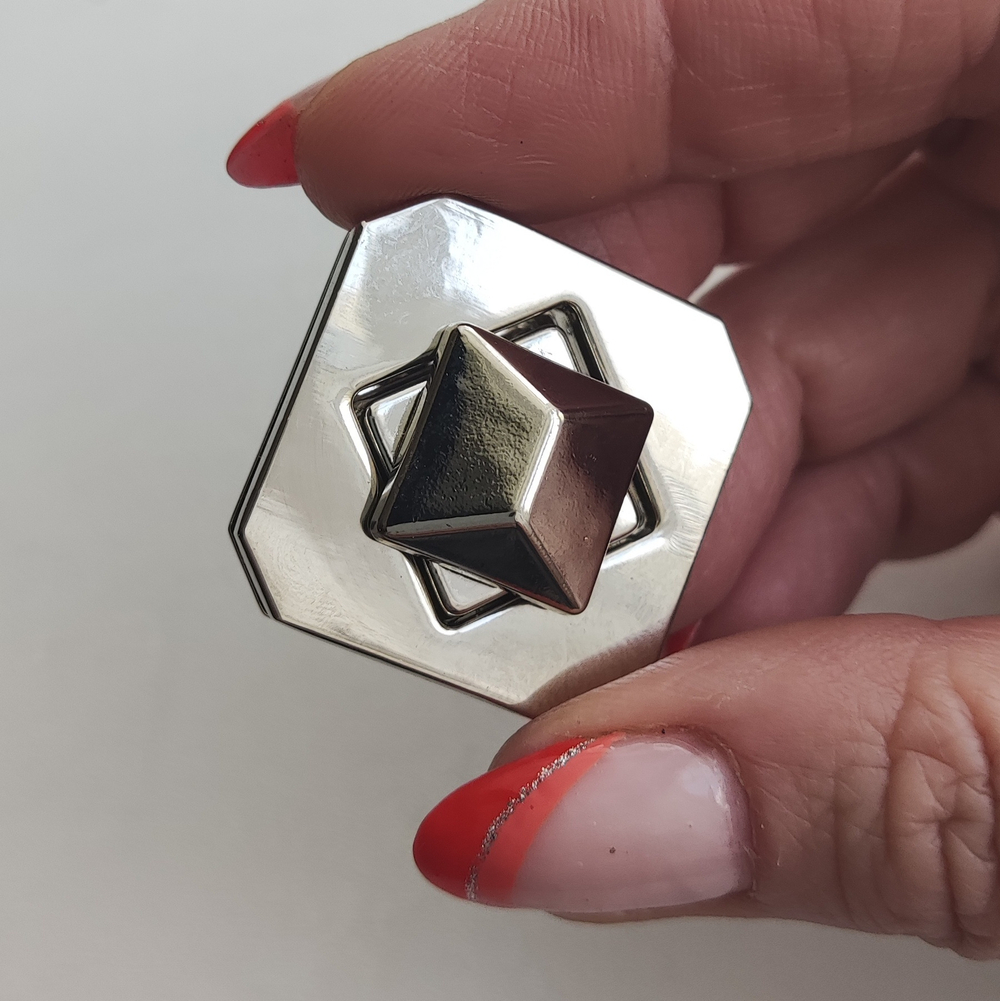 Замок вертушка на винтах Пирамида Серебро