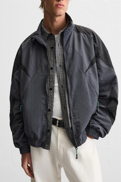 ZARA КУРТКА В СТИЛЕ КОЛОР-БЛОК ИЗ ВЫСОКОТЕХНОЛОГИЧНОЙ ТКАНИ, СИНИЙ/ЧЕРНЫЙ