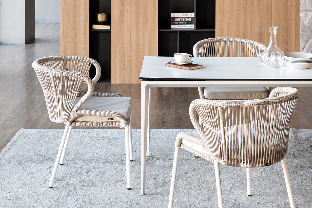 "Малага" обеденная группа на 4 персоны со стульями "Милан", каркас белый, роуп бежевый