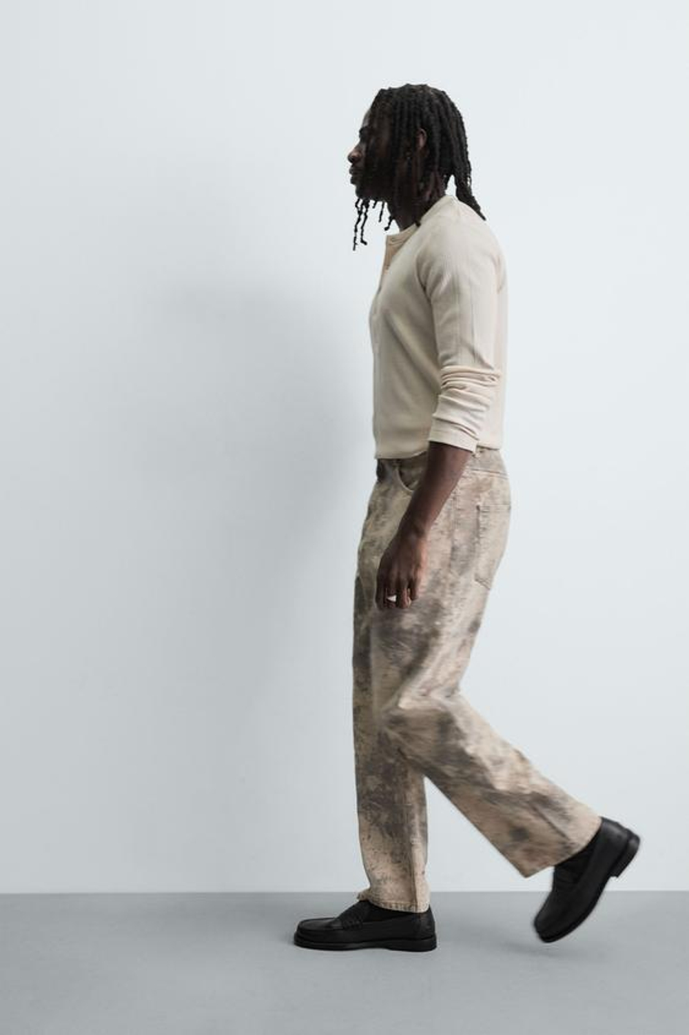 ZARA БРЮКИ BAGGY FIT С АБСТРАКТНЫМ ПРИНТОМ, БЕЖЕВЫЙ