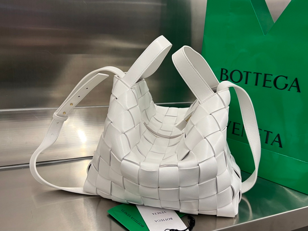 Bottega Veneta Bowling Cassette 28 cm