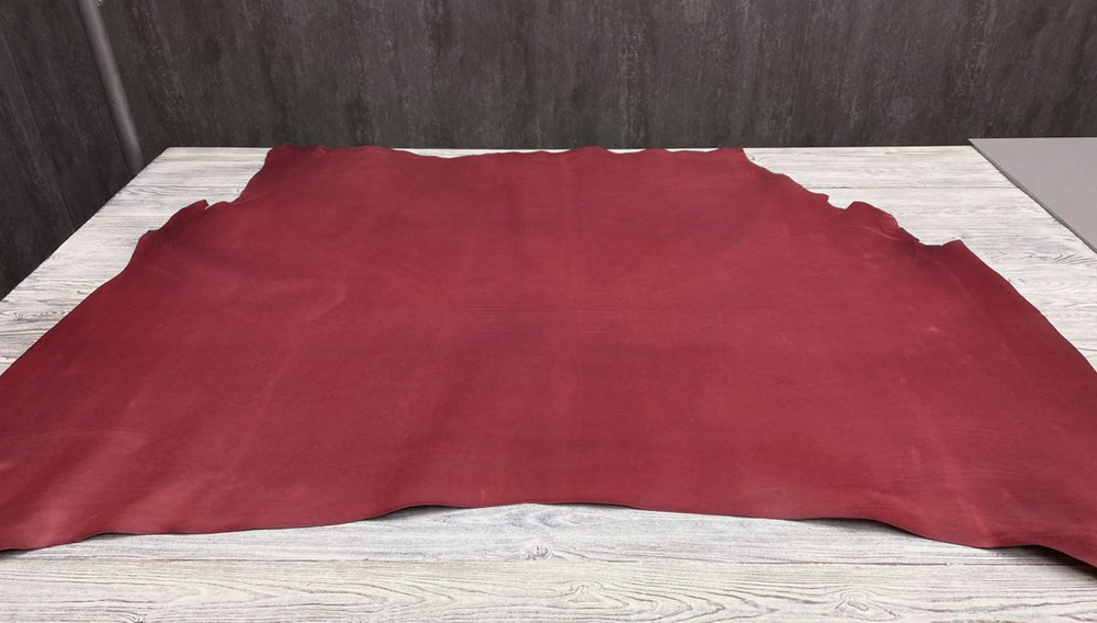 Vacchetta Bridge Carcade (0,9-1,0 мм), цв. Красный, натуральная кожа