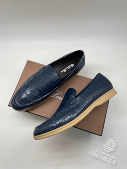 Лоферы Loro Piana из кожи крокодила