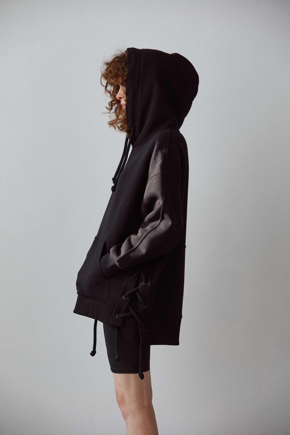 Худи Toccotwo с  черными люверсами Женский Черный