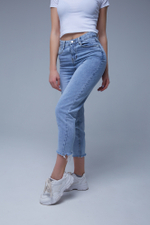 Джинсы длиной три четверти оптом