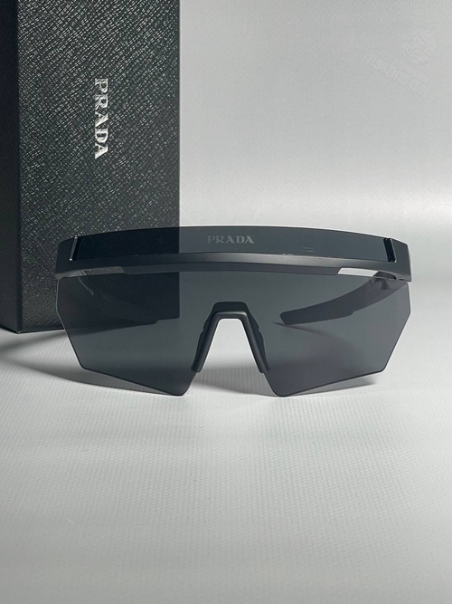 Солнечные очки Prada