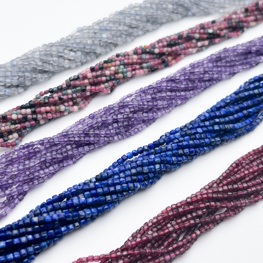 Лабрадор бусины, куб, размер около 3 мм, цена за отрезок 19 см (1/2 нити)