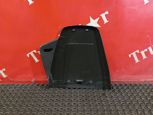 Накладка спинки сиденья правого 2020г.