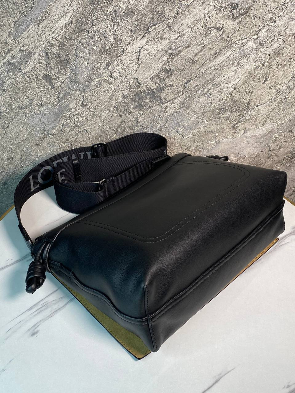 Сумка-мессенджер Loewe