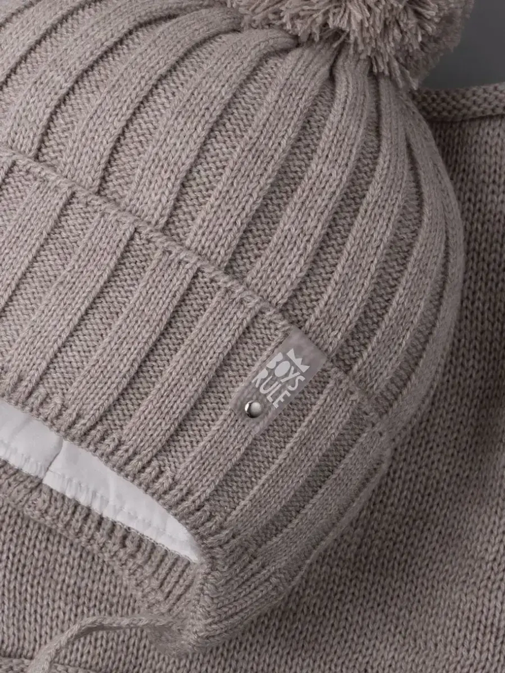 Шапка для мальчика осенняя вязаная и снуд