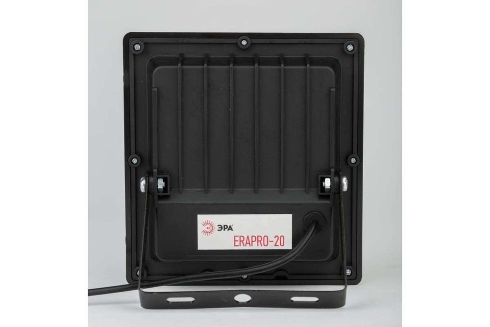 Прожектор светодиодный ЭРА 20Вт 5000K 350Лм с датчиком движения ПДУ IP65 уличный на солнечной батарее, Б0049545