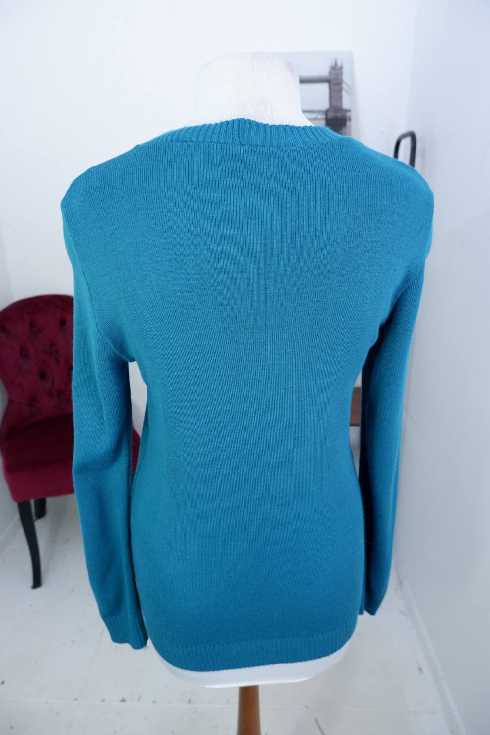 Джемпер Jetty базовый, визуально на 42 размер